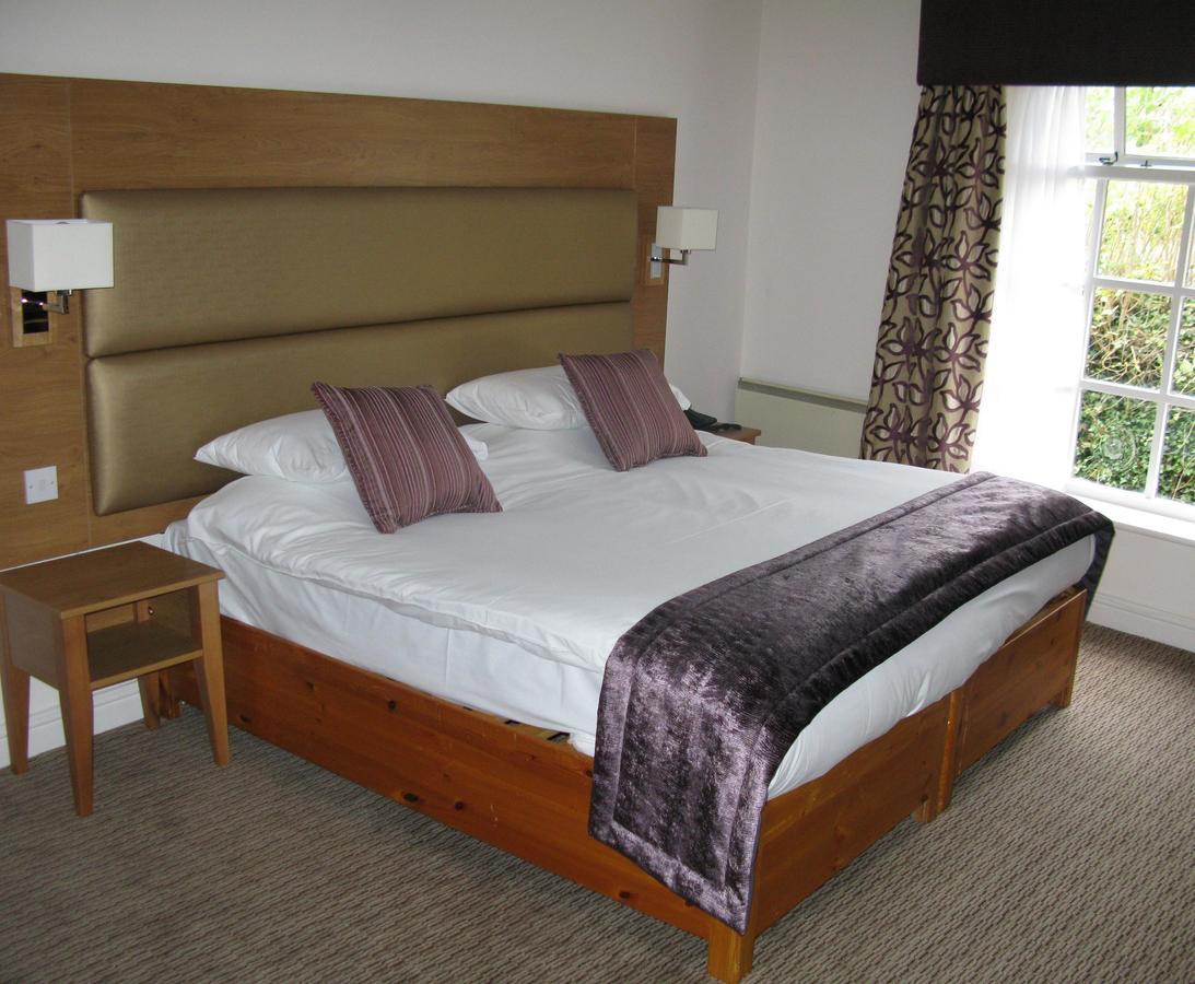 Hotel Guy's Thatched Hamlet