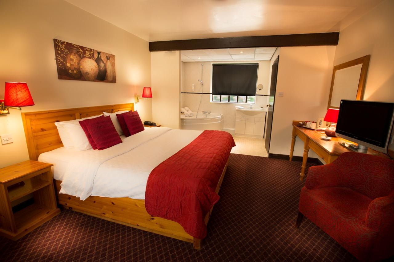 Guy's Thatched Hamlet 4* Barton (Preston)