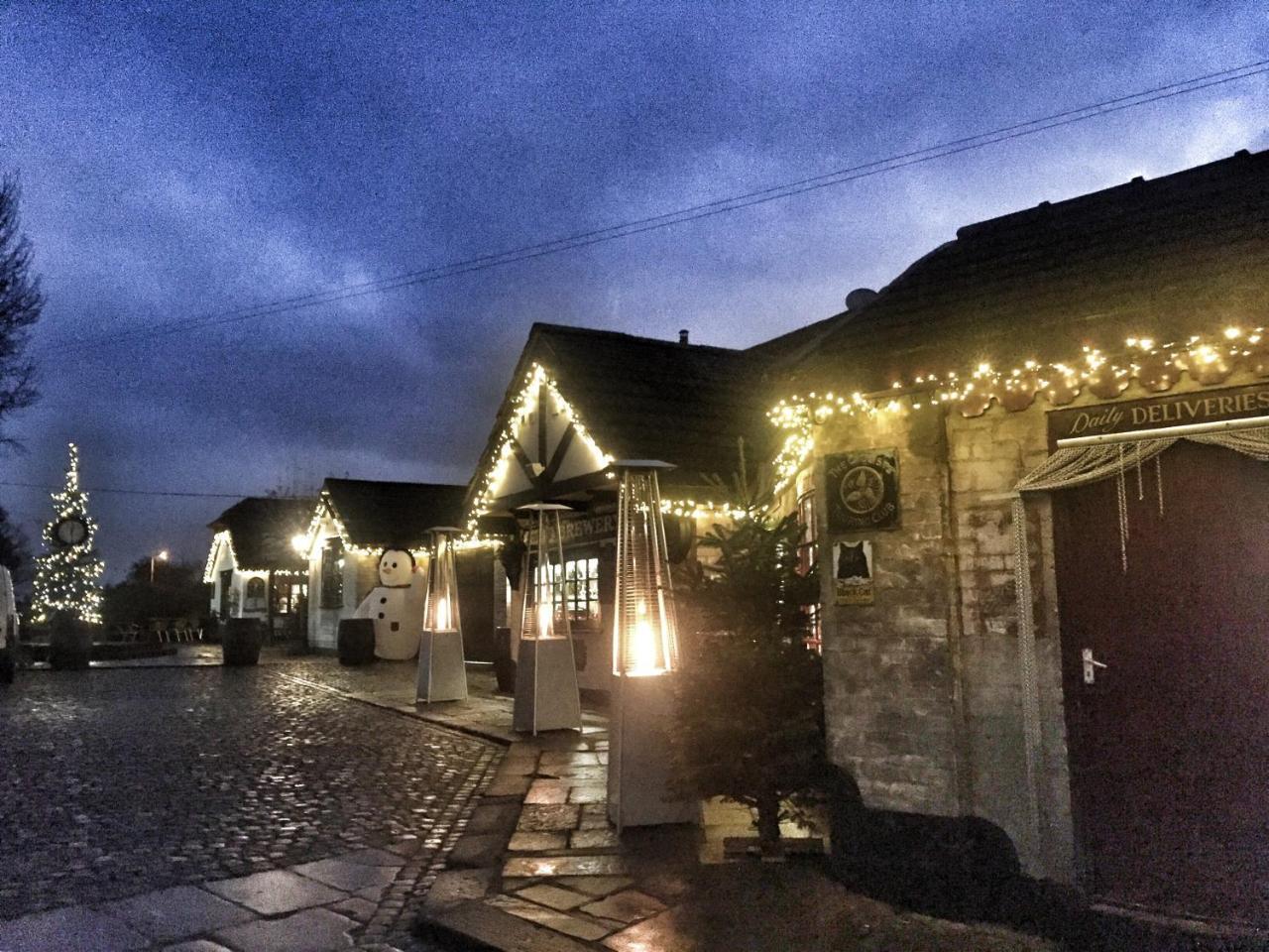 Hotel Guy's Thatched Hamlet